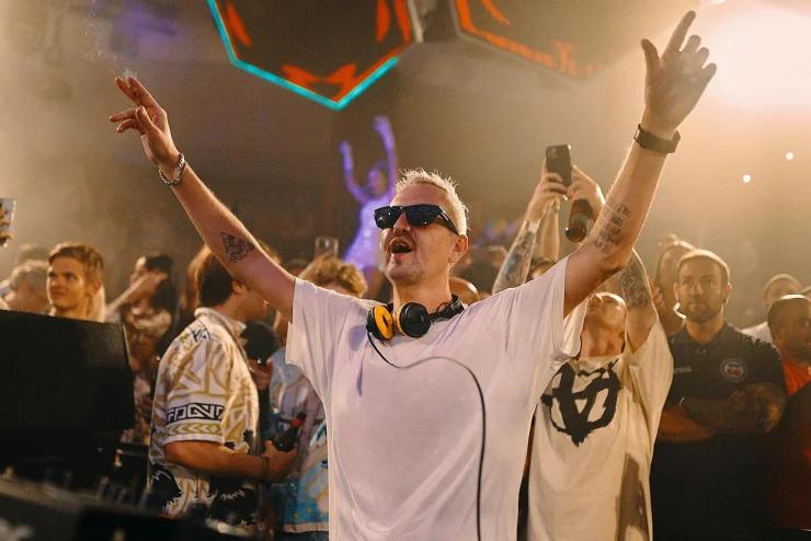 Pure Pacha with Robin Schulz - Opening Party