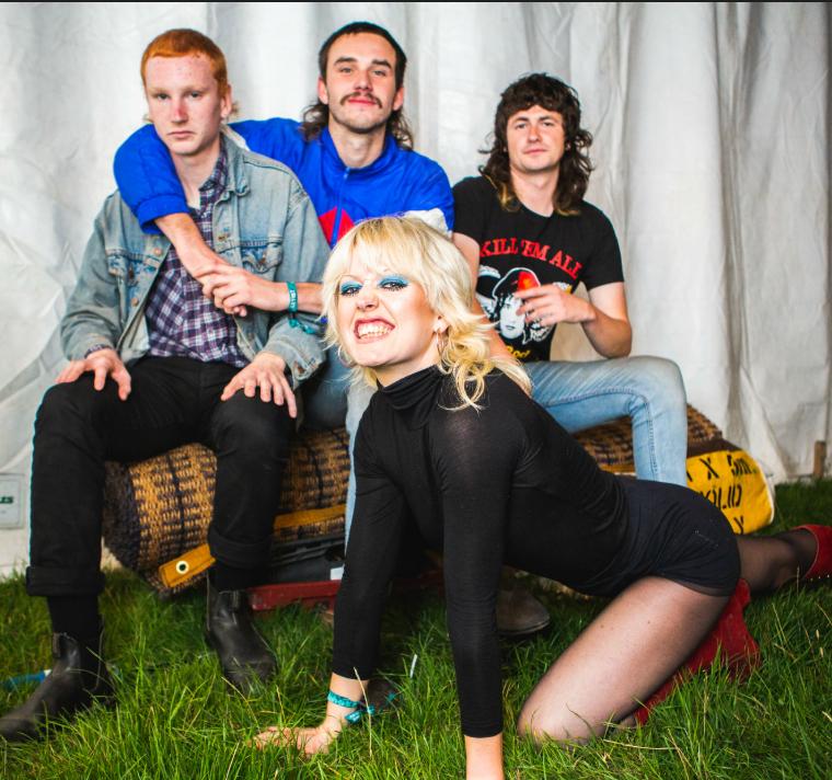 Amyl and The Sniffers