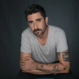 Alex Ubago's profile